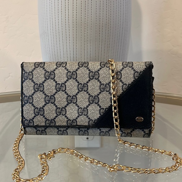 Gucci Handbags - AUTHENTIC GUCCI PURSE VINTAGE GG SUPREME CANVAS NAVY